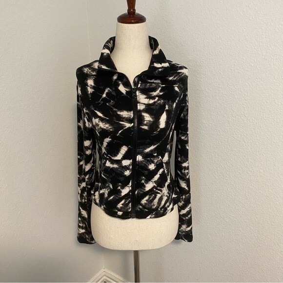 NWOT Cropped Black White Zip Front Hoodie Style Jacket Two Pocket Ultra Soft S - Picture 1 of 10
